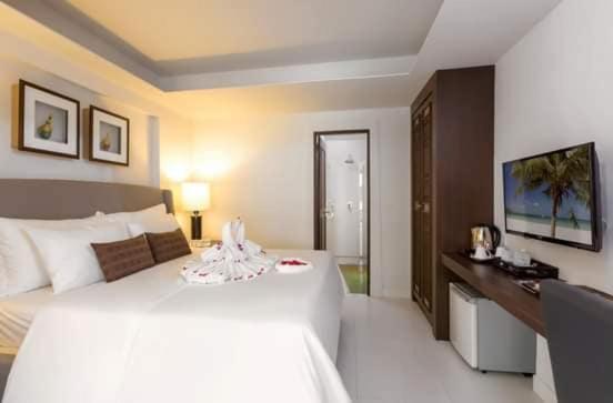 The Top Patong Resort. Exterior photo