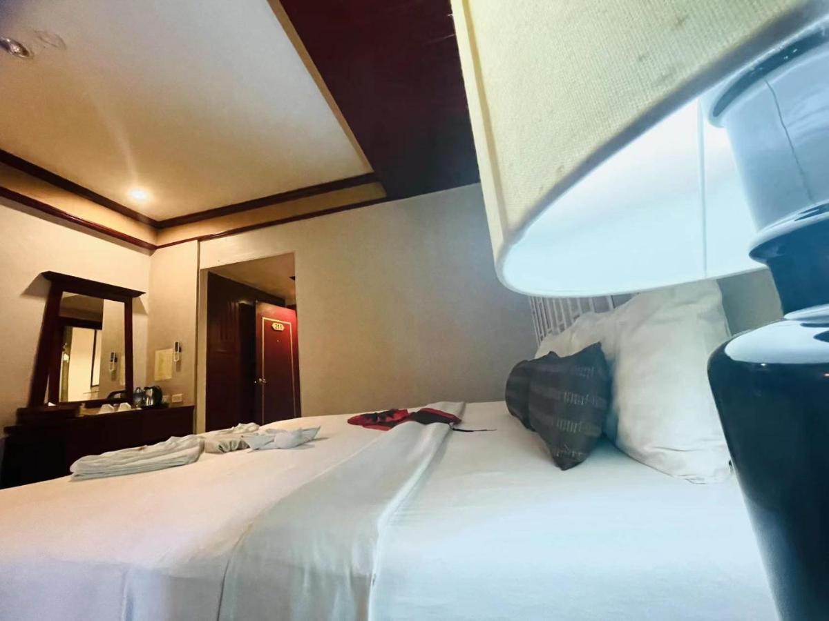 The Top Patong Resort. Exterior photo