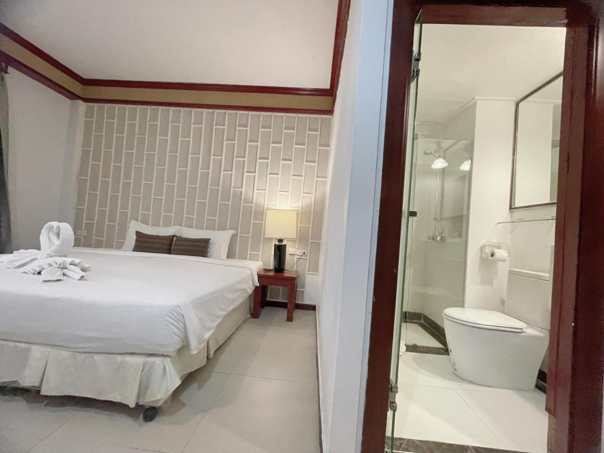 The Top Patong Resort. Exterior photo