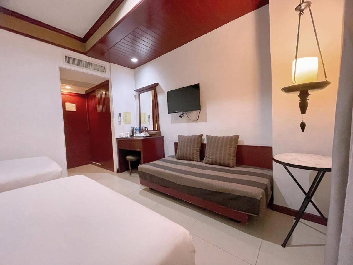 The Top Patong Resort. Exterior photo